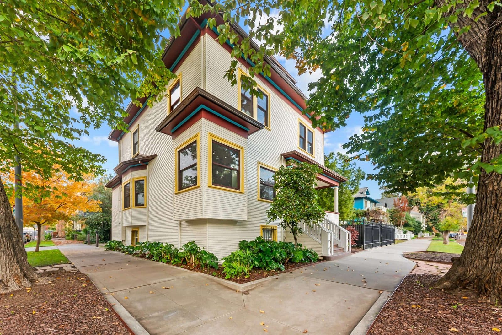Sacramento Bee-Featured 1912 Craftsman for Sale in Mansion Flats: 1301 D Street